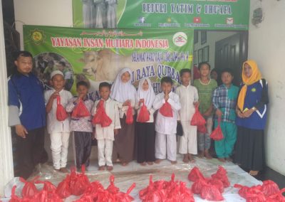 Yayasan Insan Mutiara Indonesia Berbagi Berkah di Hari Raya Idul Qurban 1410 H Bersama Yatim Piatu dan Dhuafa.