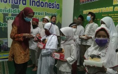 SEMANGAT KEBAHAGIAAN BERBAGI BERKAH BINGKISAN THR LEBARAN UNTUK YATIM & DHUAFA
